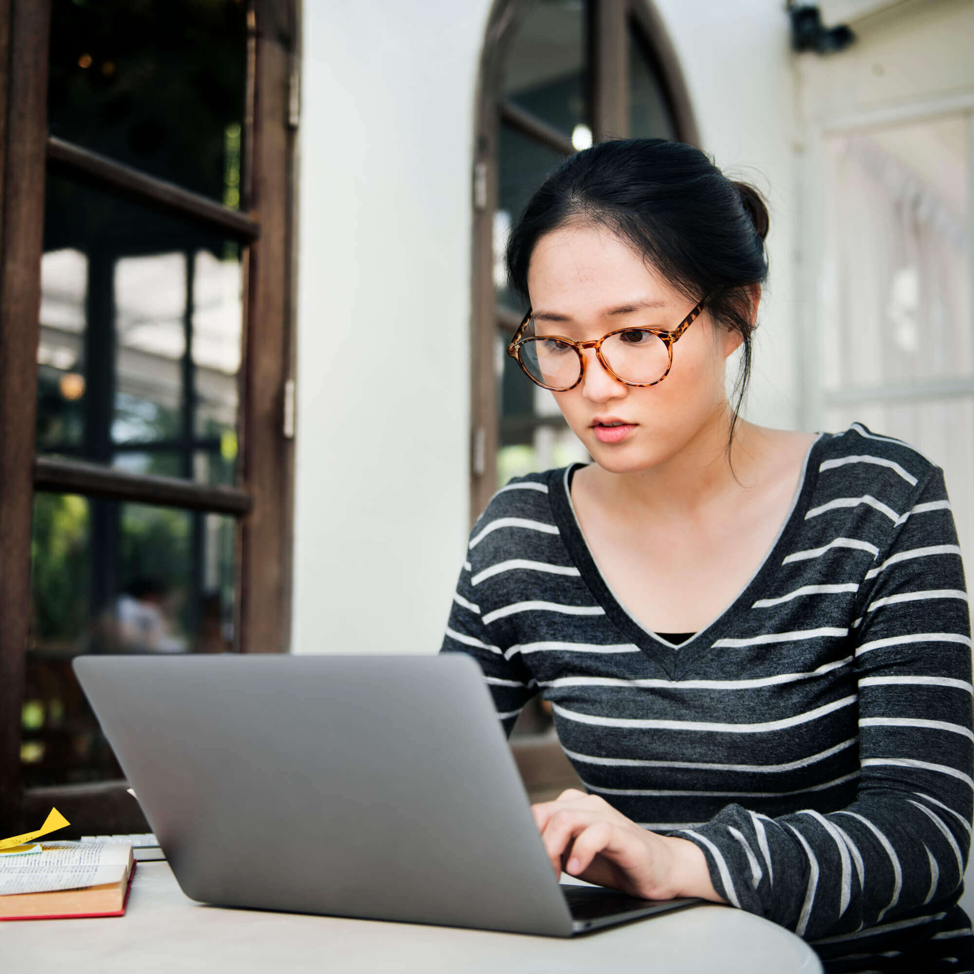 woman laptop browsing searching social networking shsnyvz